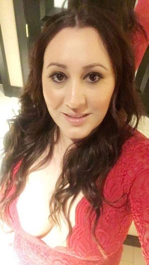 long haired babe taking hot selfie