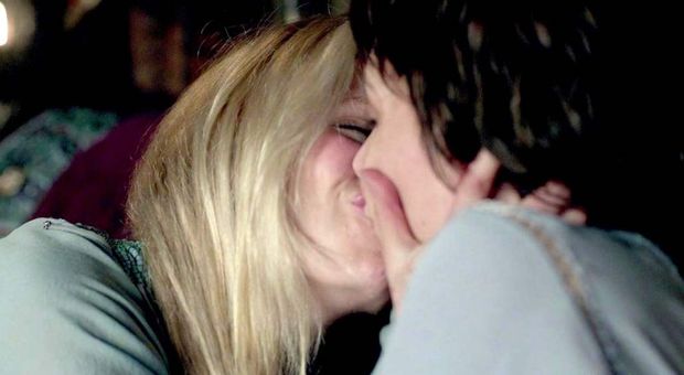 Katheryn Winnick Lesbian Kiss With Josefin Asplund in ‘Vikings’