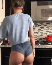 Bored teen bouncing her ass