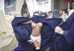 Hot niqab babe