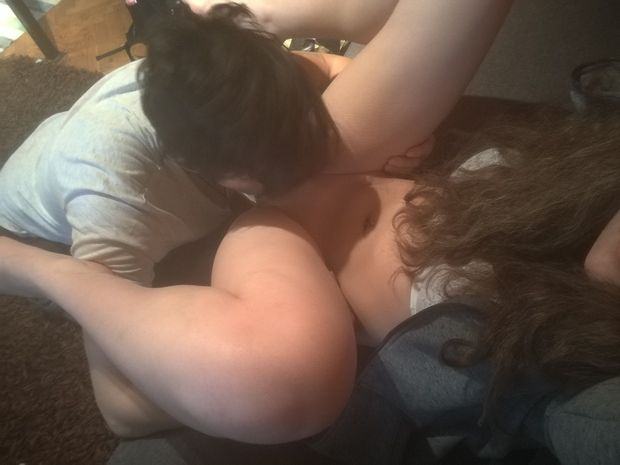 I lick my Girlfrien's sweet pussy