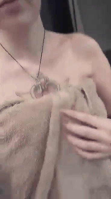 tits expose