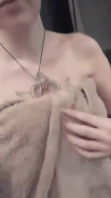 tits expose
