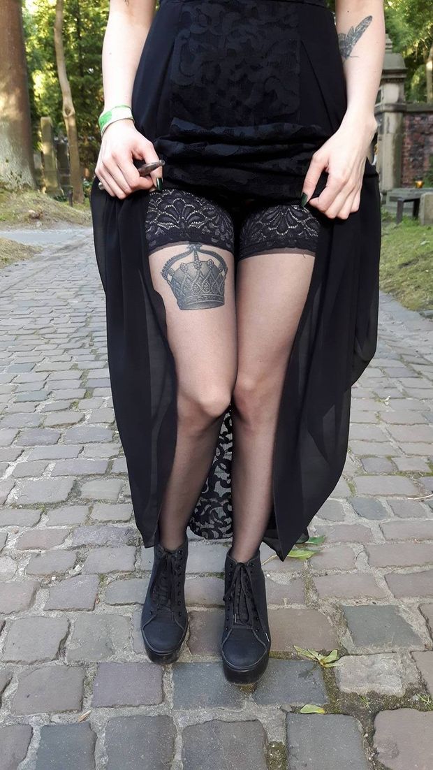 sexy legs outside flash
