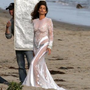 Cindy Crawford Topless for Photo Shooting