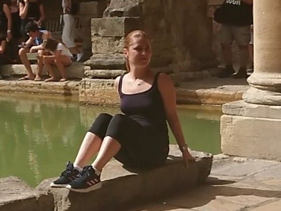 braless at bath