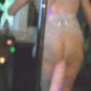 milf shaking that tail