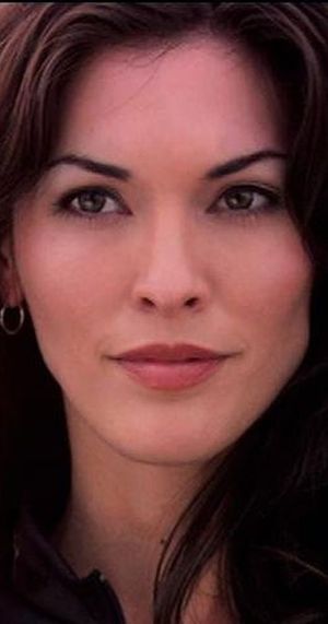 Alana De La Garza