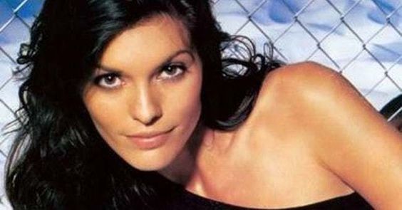 Alana De La Garza