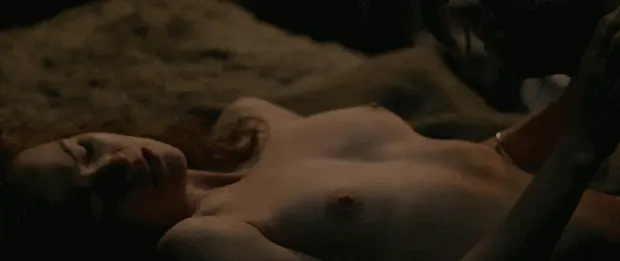 Sophie Skelton – Outlander S04 E08