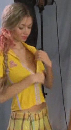 like the woman in yellow