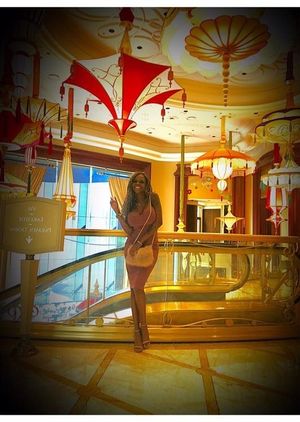 RICH BITCH Ekrana Kafa Atan Kad