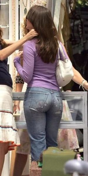 MILF Kristin Davis ROCKIN’ the Tight Levi’s!