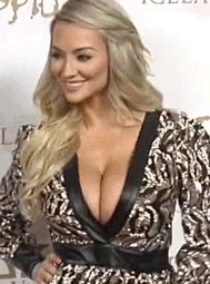 Lindsey pelas bouncing on the red carpet