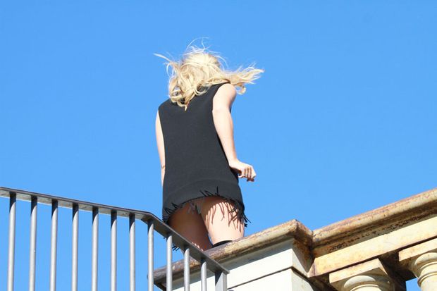 Suki Waterhouse Upskirt on a Photoshoot