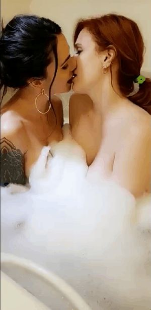 Maitland Ward & Suttin...Just a Kiss between friends!