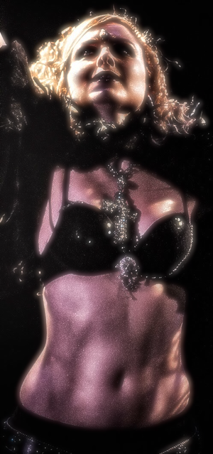 Goth Bellydancer’s Dreamy Abs & Heavenly Hips