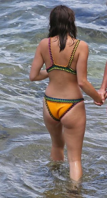 Chloe bennet’s tight round ass