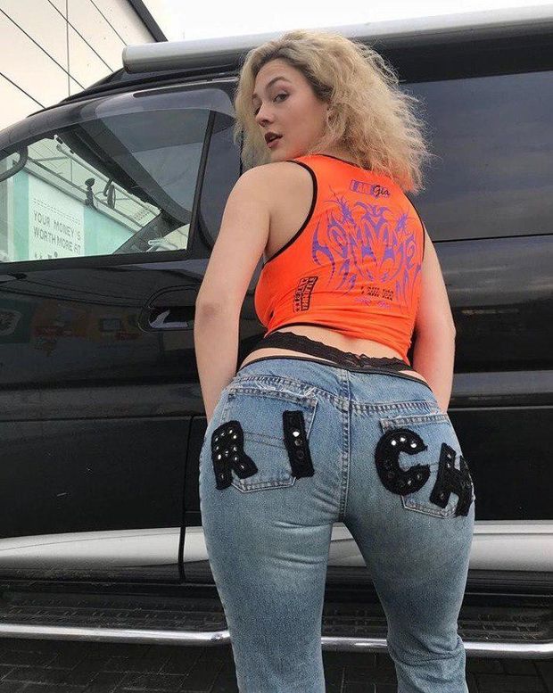 anyone knows her name?
