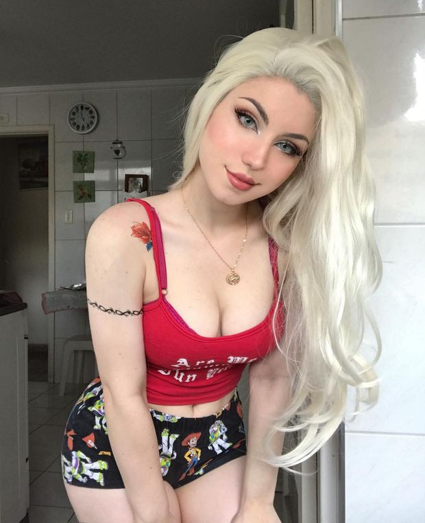 sexy babe boobs