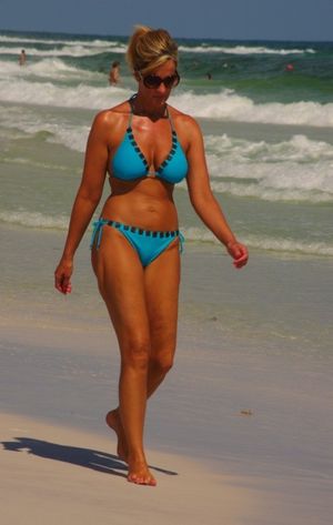 Gorgeous milf in bikini