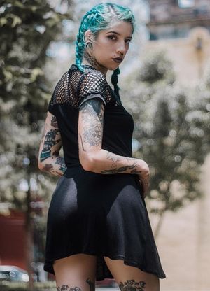 Idismembered Thawoman in funeral garb is a lux smucx - SGB