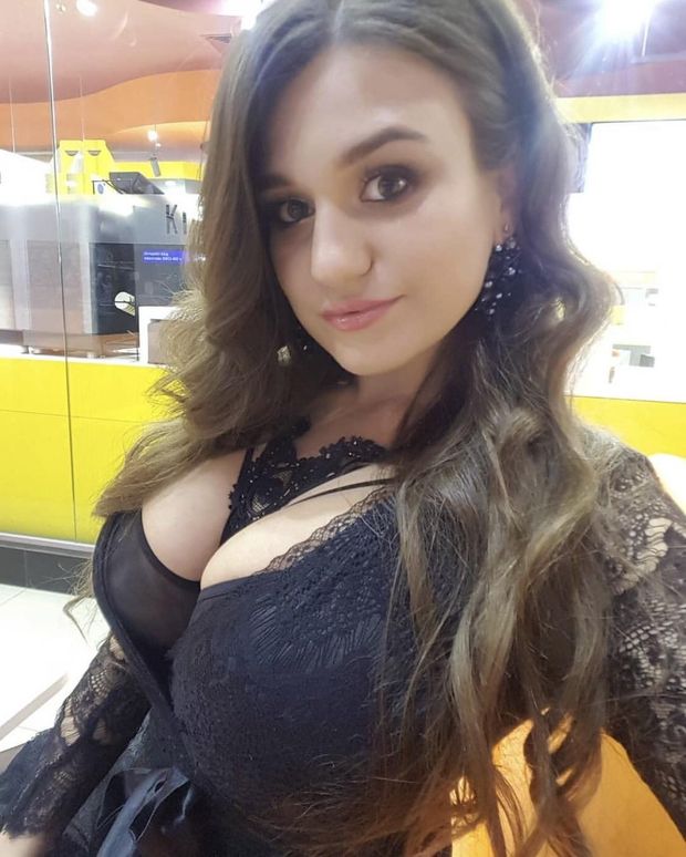 sexy long haired babe spicy selfie