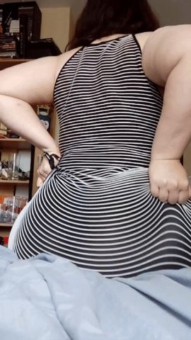 Repara como a bunda fica balançando depois. Essa gostosura que vocês Gordas têm.