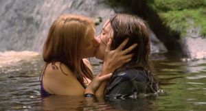 Emily Blunt & Natalie Press Lesbian Kiss from ‘My Summer of Love’