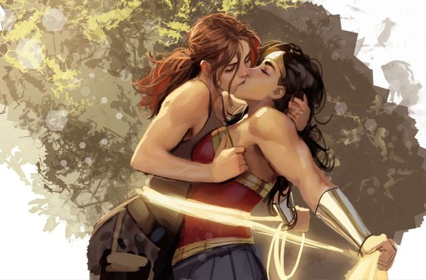 Lara Croft and Wonderwoman - The kiss.