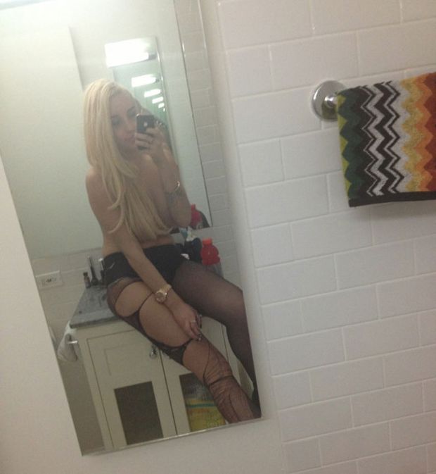 Amanda Bynes Re-Tweets Pics, This Time Topless