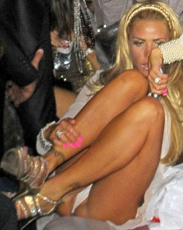Katie Price Panty Upskirt!