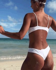 Ass shaking fit babe