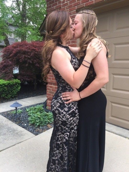 kissing