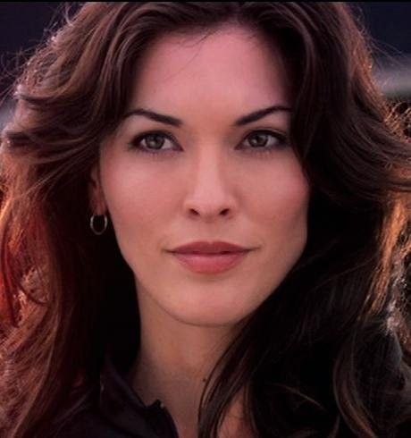 Alana De La Garza