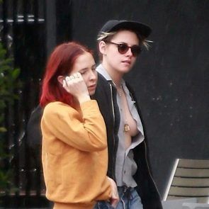 Kristen Stewart Braless With Her Girlfriend
