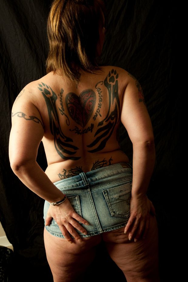 MILF Jackie showing off her hot ass in jean shorts