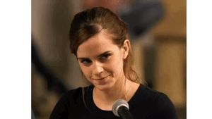 She spots her big dick lover in the crowd and knows what’s going to happen when she retreats to her hotel