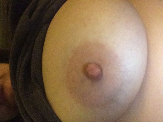 Wife flashing other tit