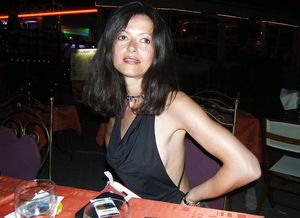 chéri, suis encore au resto avec le boss et 2 clients, ils veulent sortir ensuite , je dois suivre !!!