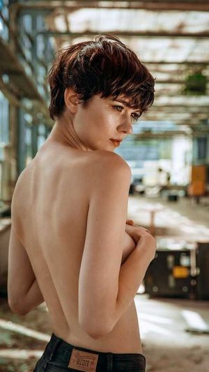 Sway topless in jeans *roentgen01*