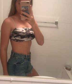 Bella takes a selfie...