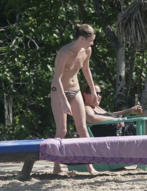 Kate Moss Sunbathing Topless Thanks To EGOTASTIC!