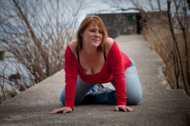 MILF Jackie sexy non nude outdoor pose