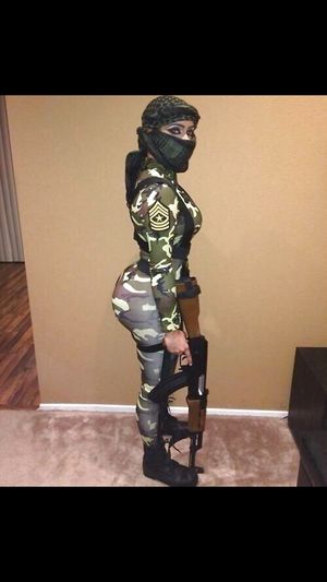 Mega ASS and figur Muslima