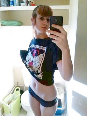 selfie skinhead teen babe