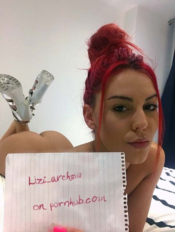 Redhead model Lizi_archaia on pornhub