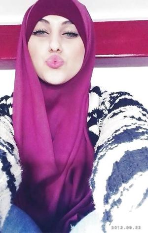 Teen Muslima duckface