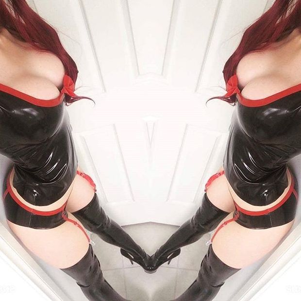 Stunning latex outfit (IG: brittanee sky)