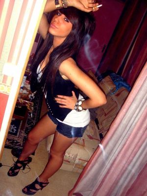 Beurette Amatrice en Talon Haut sur rencontrer sur BeuretteXYZ